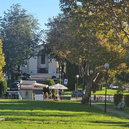Проживання в сім'ї The Coolest Place - 10 Minutes Walking To The Airport! Лісабон